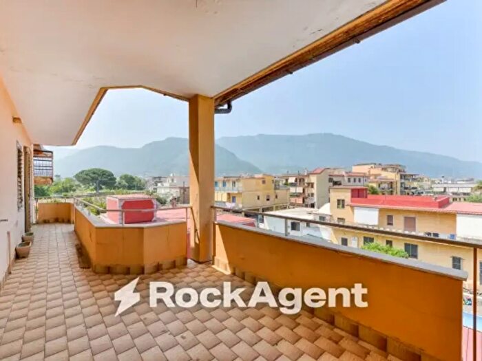 Appartamento con 5 locali in vendita in Via Giosuè Carducci, Gragnano