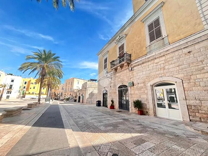 Appartamento trilocale in vendita in Piazza Teatro, Trani
