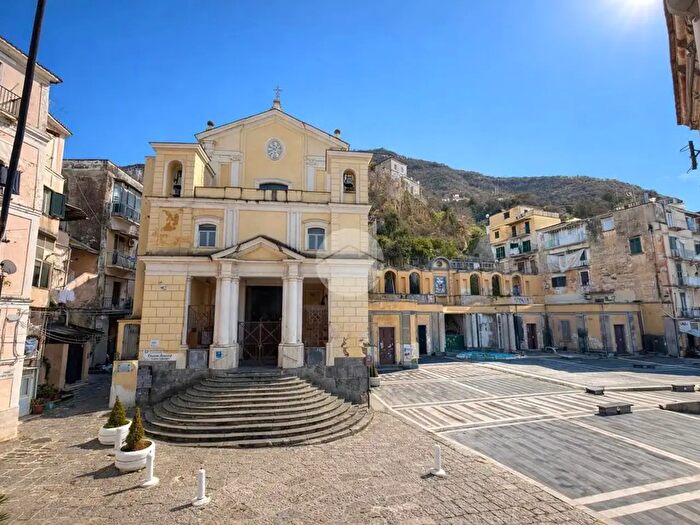 Appartamento trilocale in vendita in Via Giuseppe Bonito, Castellammare Di Stabia