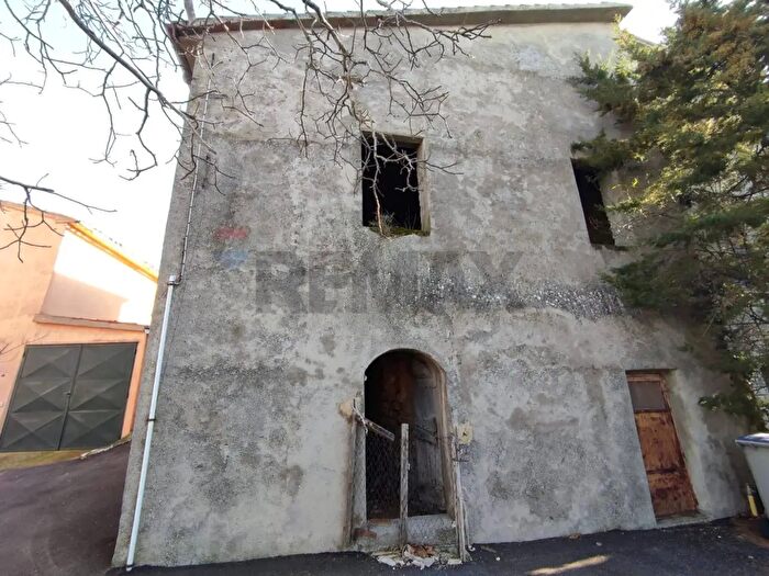 Casa quadrilocale in vendita in Foligno