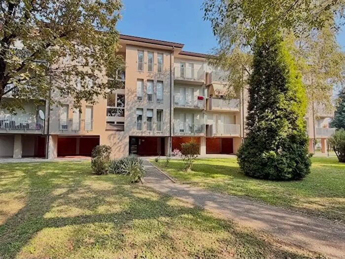 Appartamento quadrilocale in vendita in Via Adda, Calusco D'Adda