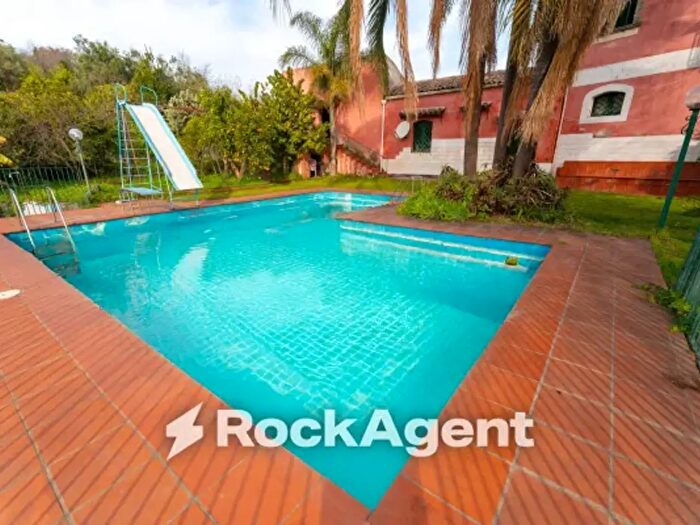 Casa con 6 locali in vendita in Strada, Giarre