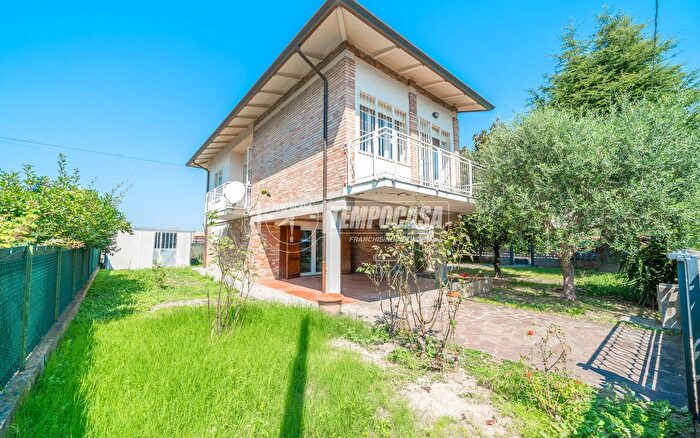 Casa con 5 locali in vendita in Via Edmondo De Amicis, Cesena