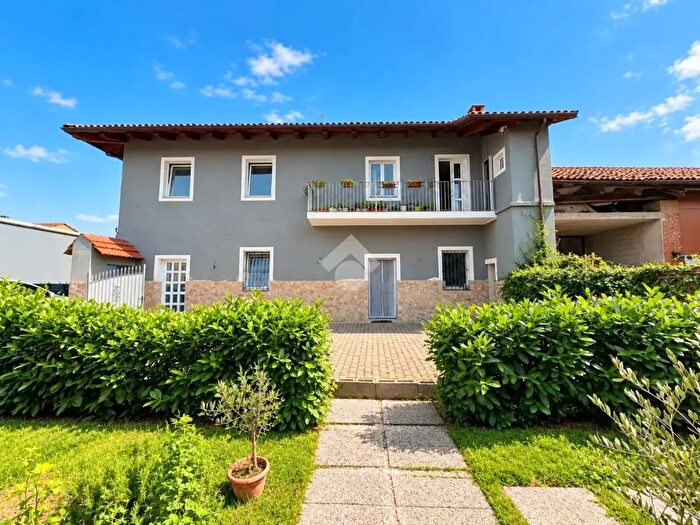 Casa con 6 locali in vendita in Borgata Ceretto, Carignano