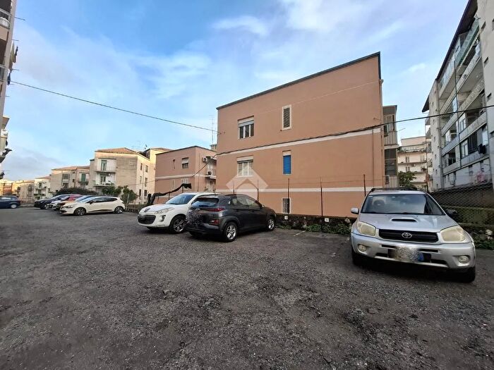 Appartamento con 5 locali in affitto in Via Vitaliano Brancati, Catania