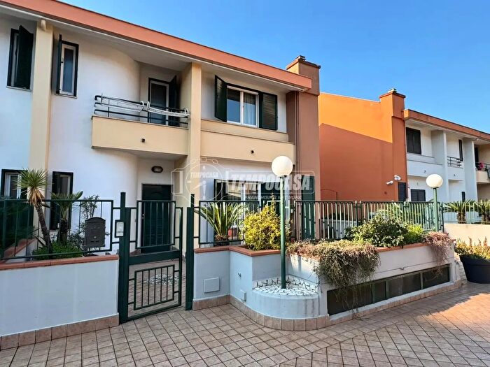 Casa con 5 locali in vendita in Via Aldo Moro, Aversa