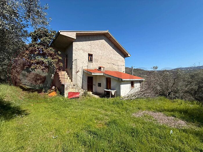Casa con 6 locali in vendita in Contrada Vagni Snc, Arpino