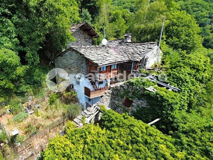 Casa quadrilocale in vendita in Frazione Costa Bugni Snc, Locana