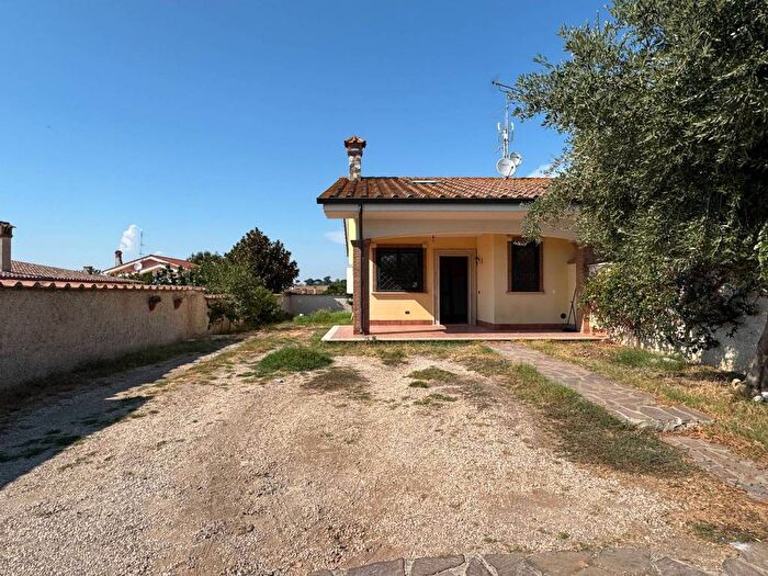 Casa trilocale in affitto in Via Lecce, Nuova Florida, Ardea