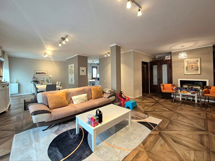 Appartamento con 6 locali in vendita in Borgo Giannotti, Lucca