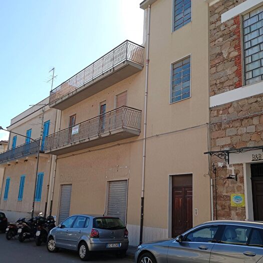 Casa con 8 locali in vendita in Via Cirino Scaglione, Acquedolci
