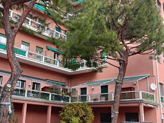 Appartamento bilocale in affitto in Via Asilo Davide e Delfina Garbarino, Dinegro, Genova