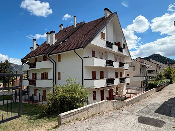 Appartamento trilocale in vendita in Via del Ceraso, Ovindoli