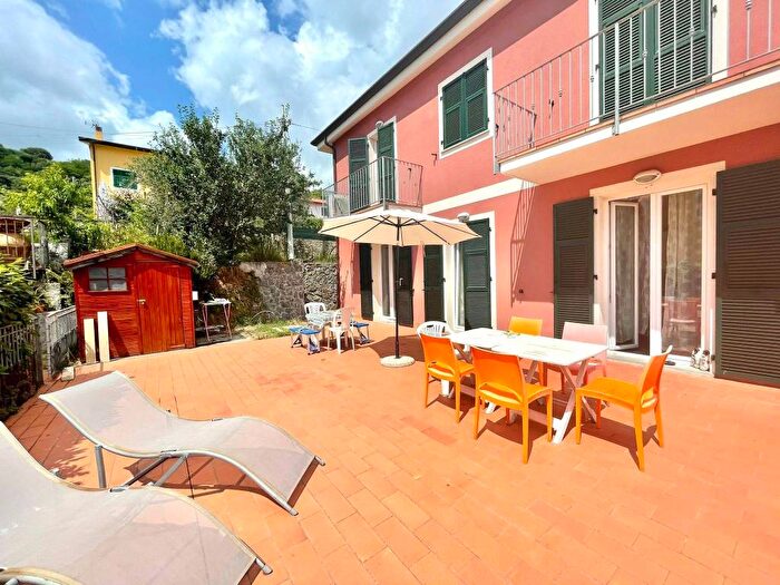 Casa con 6 locali in affitto in Rebocco La Chiappa, La Spezia