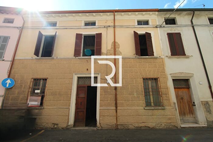 Casa con 13 locali in vendita in Bagnacavallo