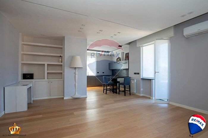 Appartamento con 7 locali in vendita in Via Giuseppe Fasce, Genova