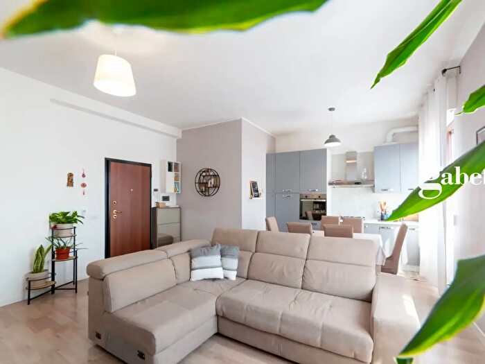 Appartamento bilocale in vendita in Via Monte Sabotino, Villasanta