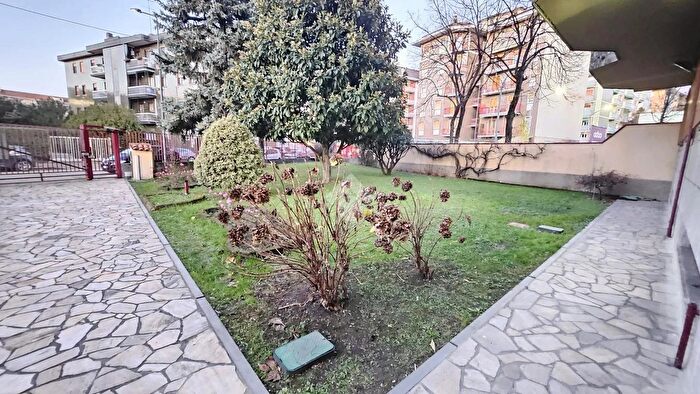 Appartamento monolocale in affitto in Via Emilio Treves, Milano