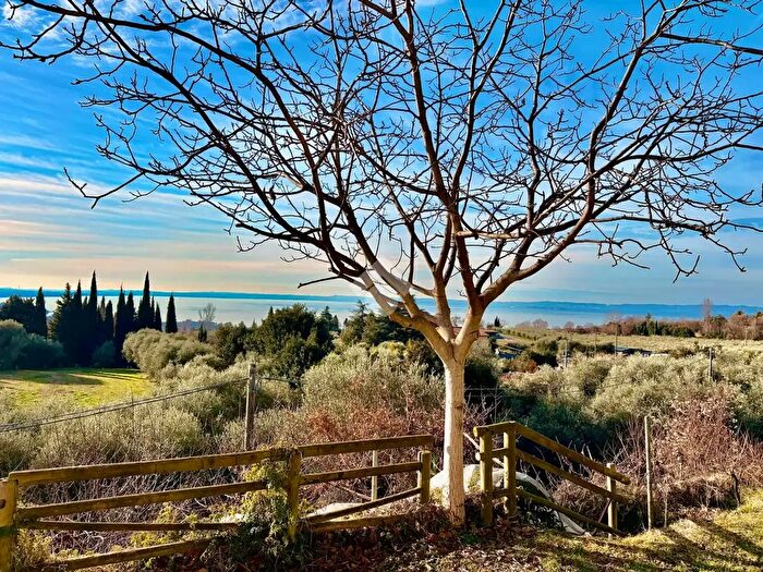 Casa con 5 locali in vendita in Via S Colombano, Bardolino