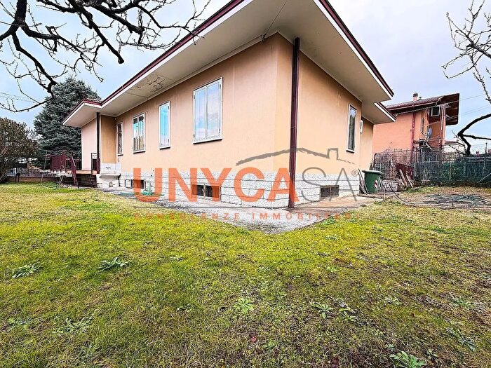 Casa con 5 locali in vendita in Via Maria Callas, Verona