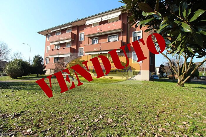 Appartamento trilocale in vendita in Via Martiri della Cagnola, Montanaso Lombardo