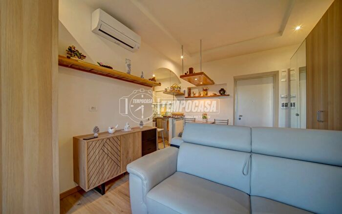 Appartamento monolocale in vendita in Via Carletto Ferrari, Gazzada Schianno