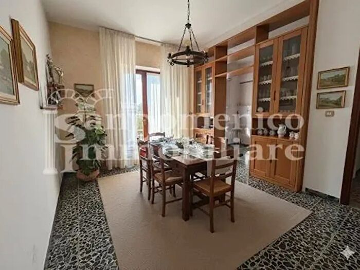 Casa con 7 locali in vendita in Cascina