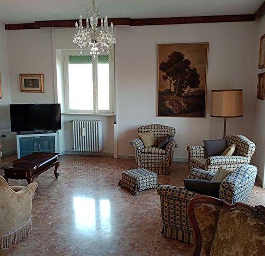 Appartamento quadrilocale in affitto in Via Montello, Stazione, Lecce