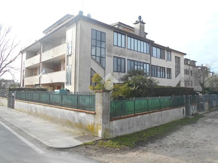Appartamento con 5 locali in vendita in Via Imperiali, Comacchio