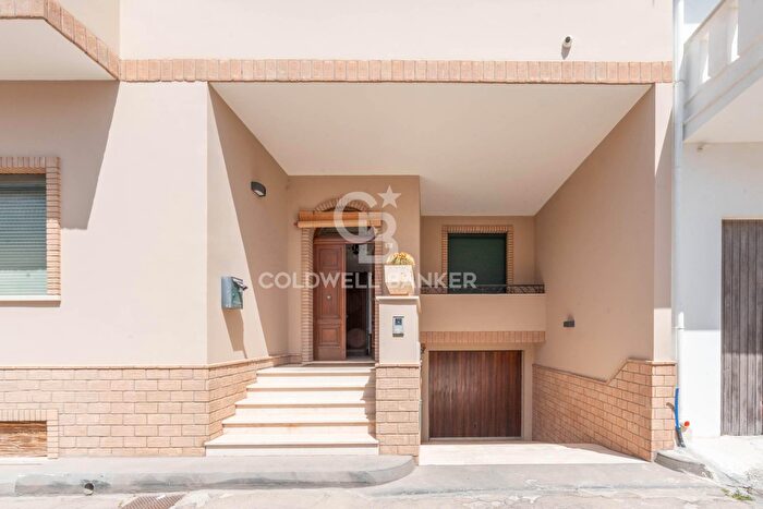 Casa con 11 locali in vendita in Via Giuseppe Mazzini, Taviano