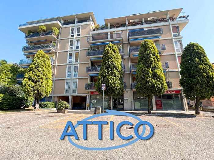 Appartamento con 6 locali in affitto in Via Albere, Stadio, Verona