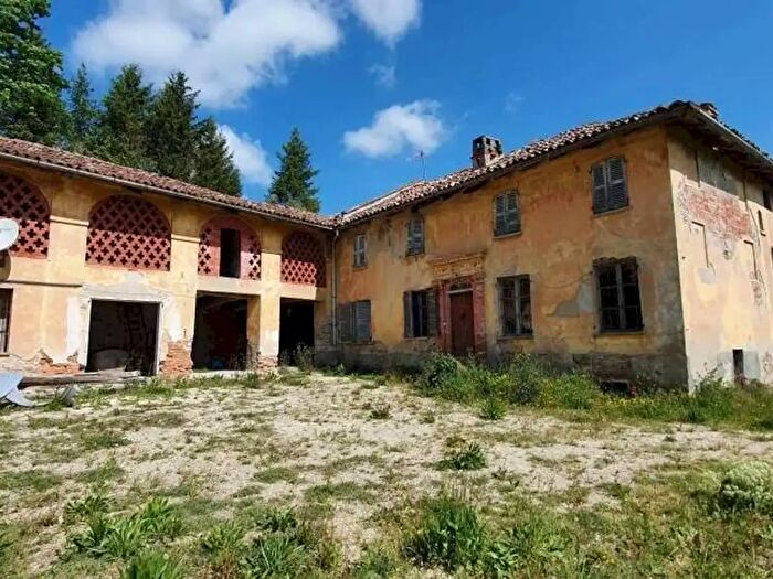 Casa con 20 locali in vendita in Via Calva, Calosso