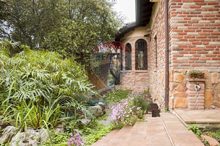 Casa con 5 locali in vendita in Via Ettore Rosso, Roma