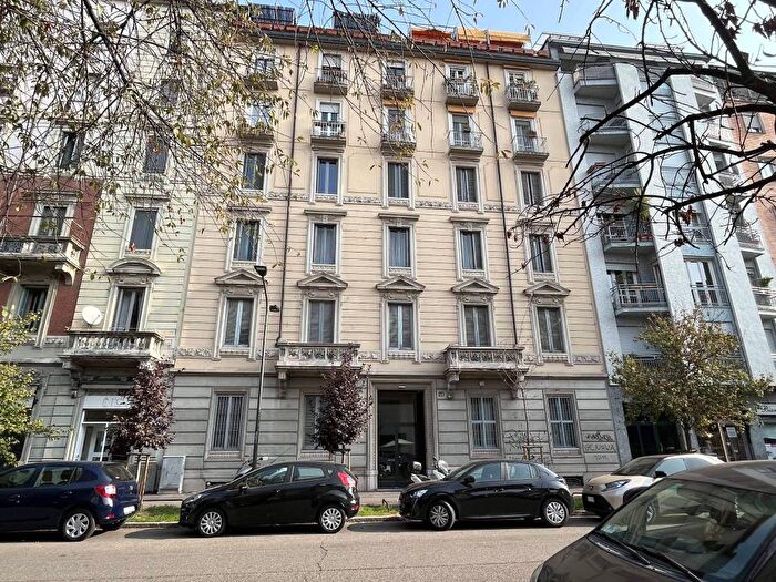 Appartamento quadrilocale in affitto in Via Monte Bianco, Monte Rosa Lotto, Milano