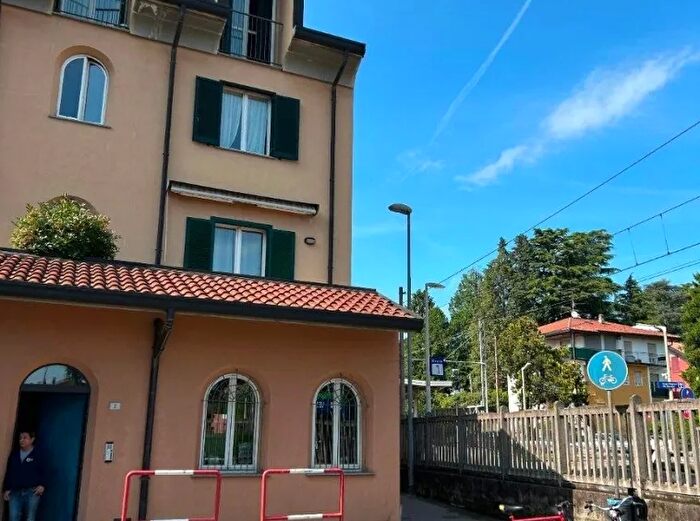 Appartamento trilocale in vendita in Largo Angelo Magnani Vedano Olona Va Italia, Vedano Olona