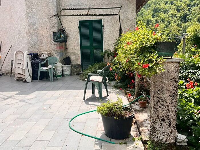 Casa con 5 locali in vendita in Località Scaruggia Snc, Varese Ligure