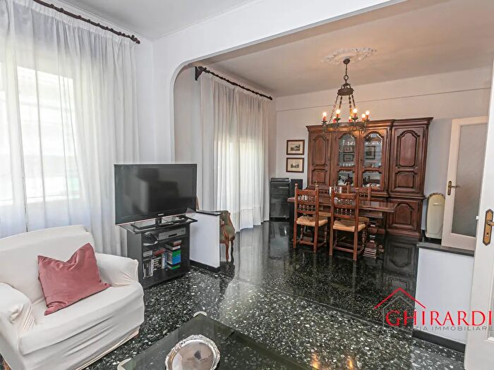 Appartamento con 6 locali in affitto in Via Giovanni Ambrogio Molfino, Genova