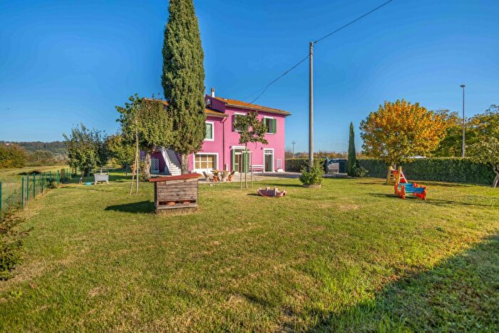 Casa con 10 locali in vendita in Castelfranco Di Sotto