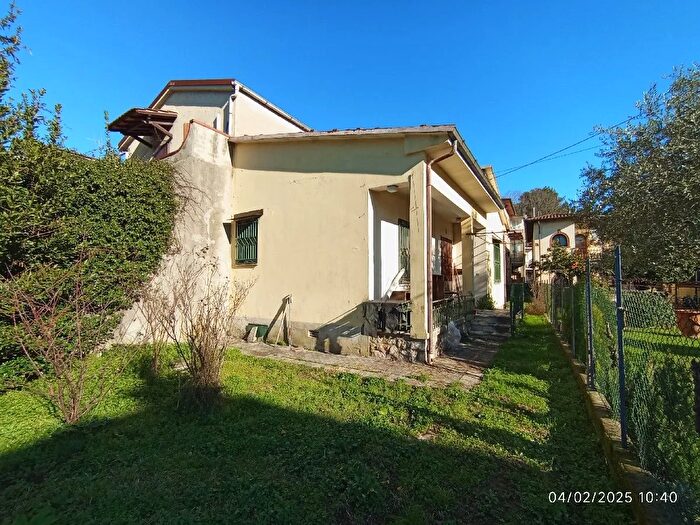 Casa bilocale in vendita in Camaiore