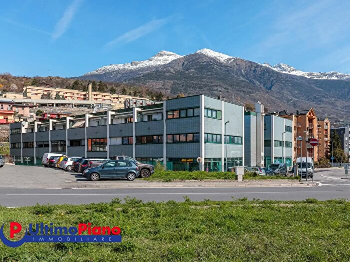 Appartamento quadrilocale in vendita in Regione Borgalle, Aosta