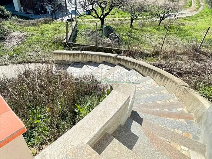 Casa con 9 locali in vendita in Govone