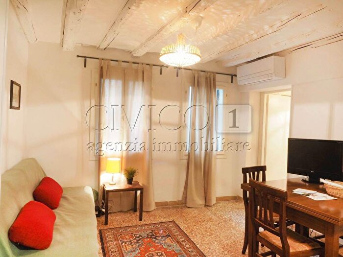 Appartamento quadrilocale in affitto in Campo del Gheto Novo, Guglie San Leonardo, Venezia