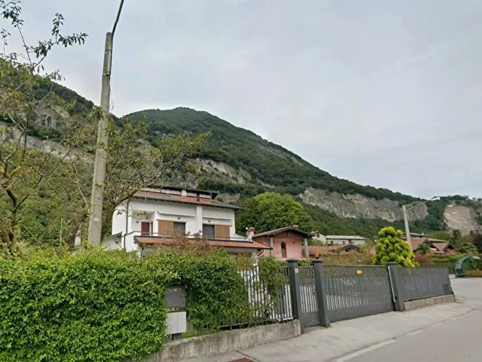 Appartamento quadrilocale in affitto in Via Cascina Bianca, Caslino D'Erba