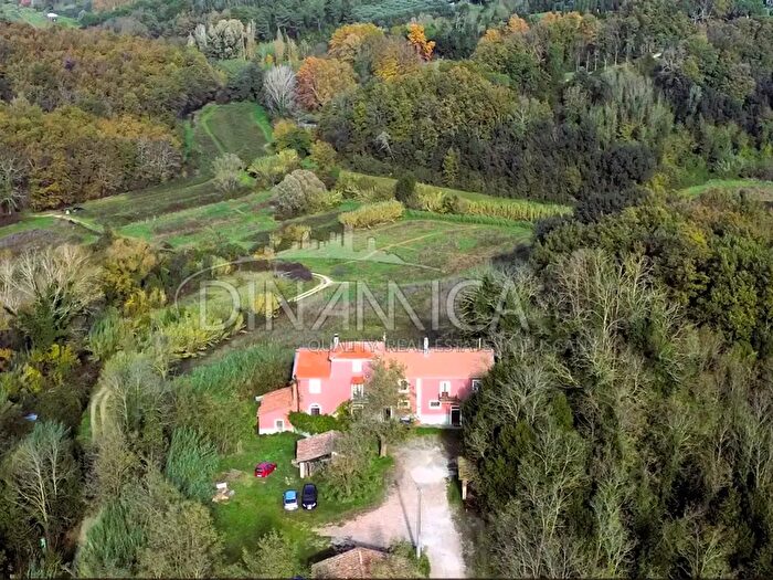 Casa con 9 locali in vendita in Fauglia