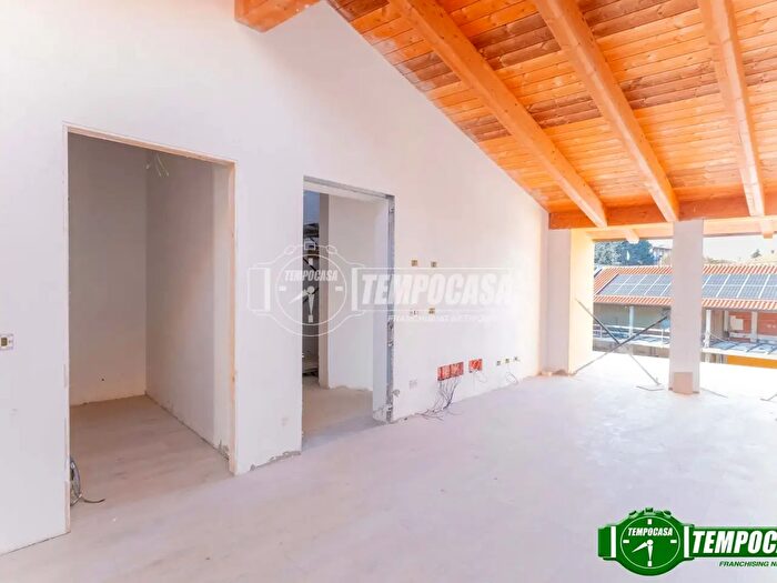 Appartamento bilocale in vendita in Via Madonna Pellegrina, Bareggio