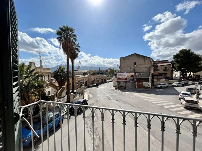 Appartamento bilocale in affitto in Salita Belmonte, Palermo