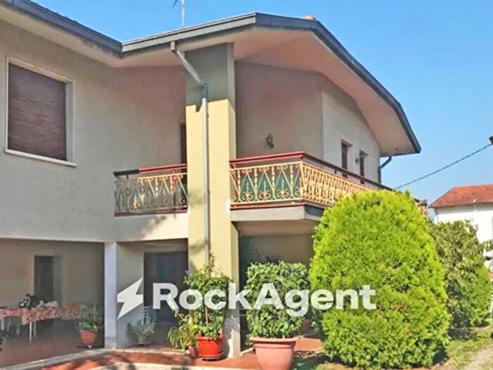 Casa con 6 locali in vendita in Via Forrone, Montecarlo