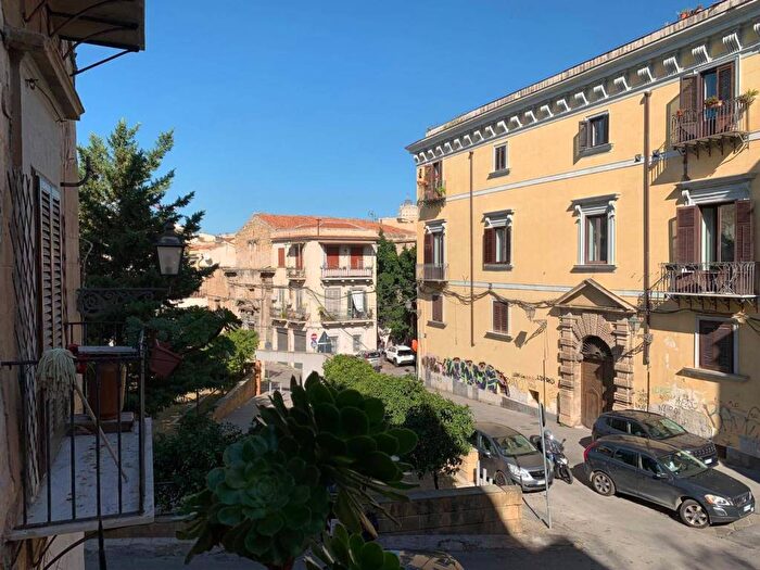 Appartamento trilocale in affitto in Piazzetta SantAgata alla Guilla, Tribunale, Palermo