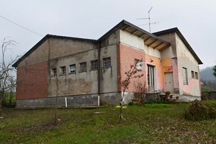 Casa con 5 locali in vendita in Via Castellino, Guiglia