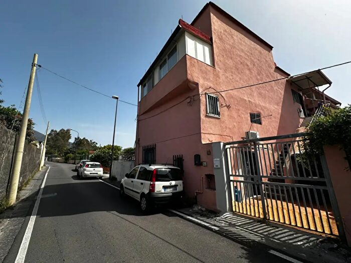 Appartamento trilocale in vendita in Via Ciro Menotti, Trecase